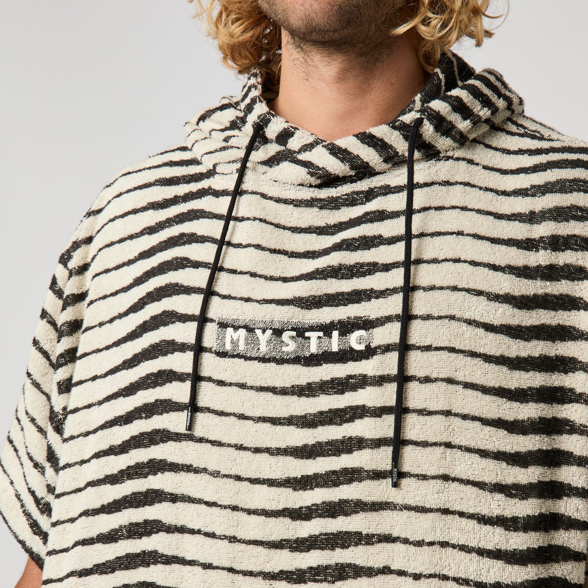 Mystic Poncho Jacquard | 24 - Ponchos