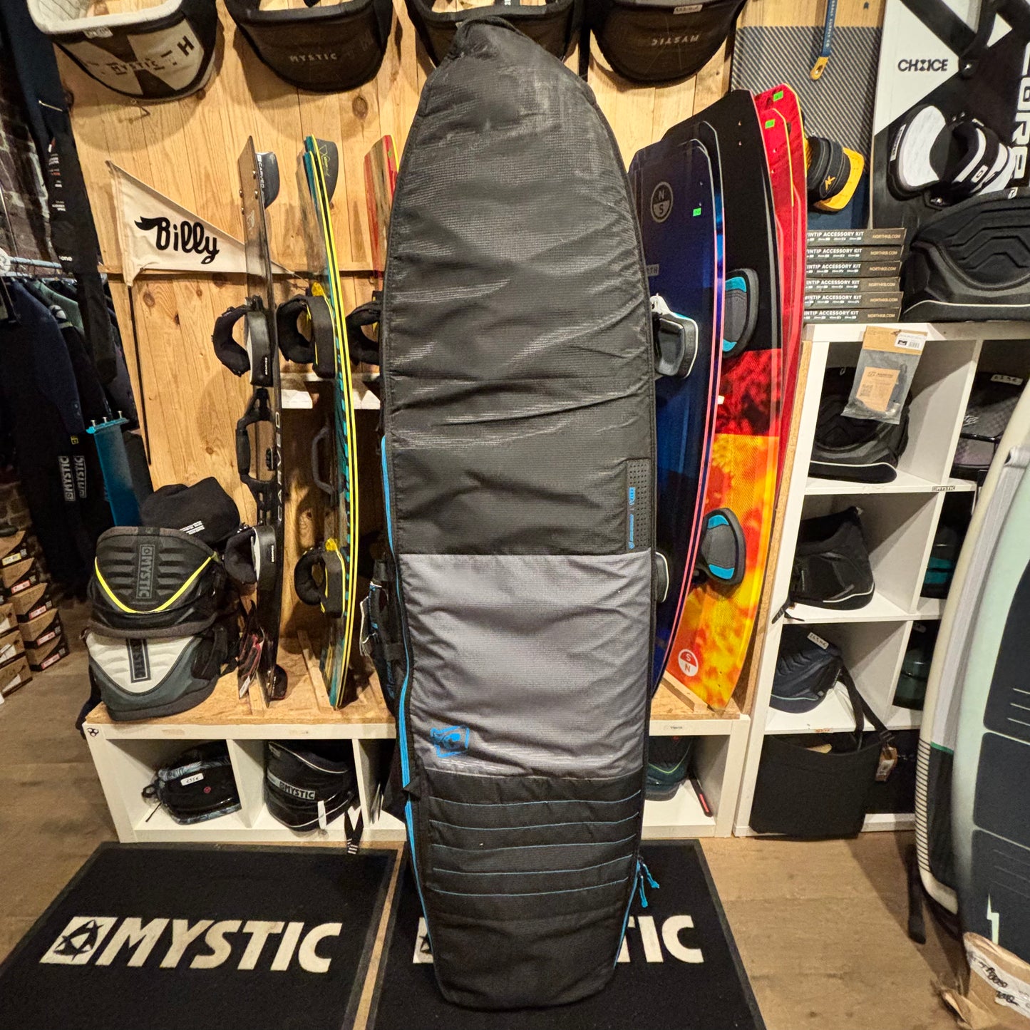 Hurricane green fun board 7'2 complete with fins + wax + Creature travel bag USED - Fun Boards (GRADE B)