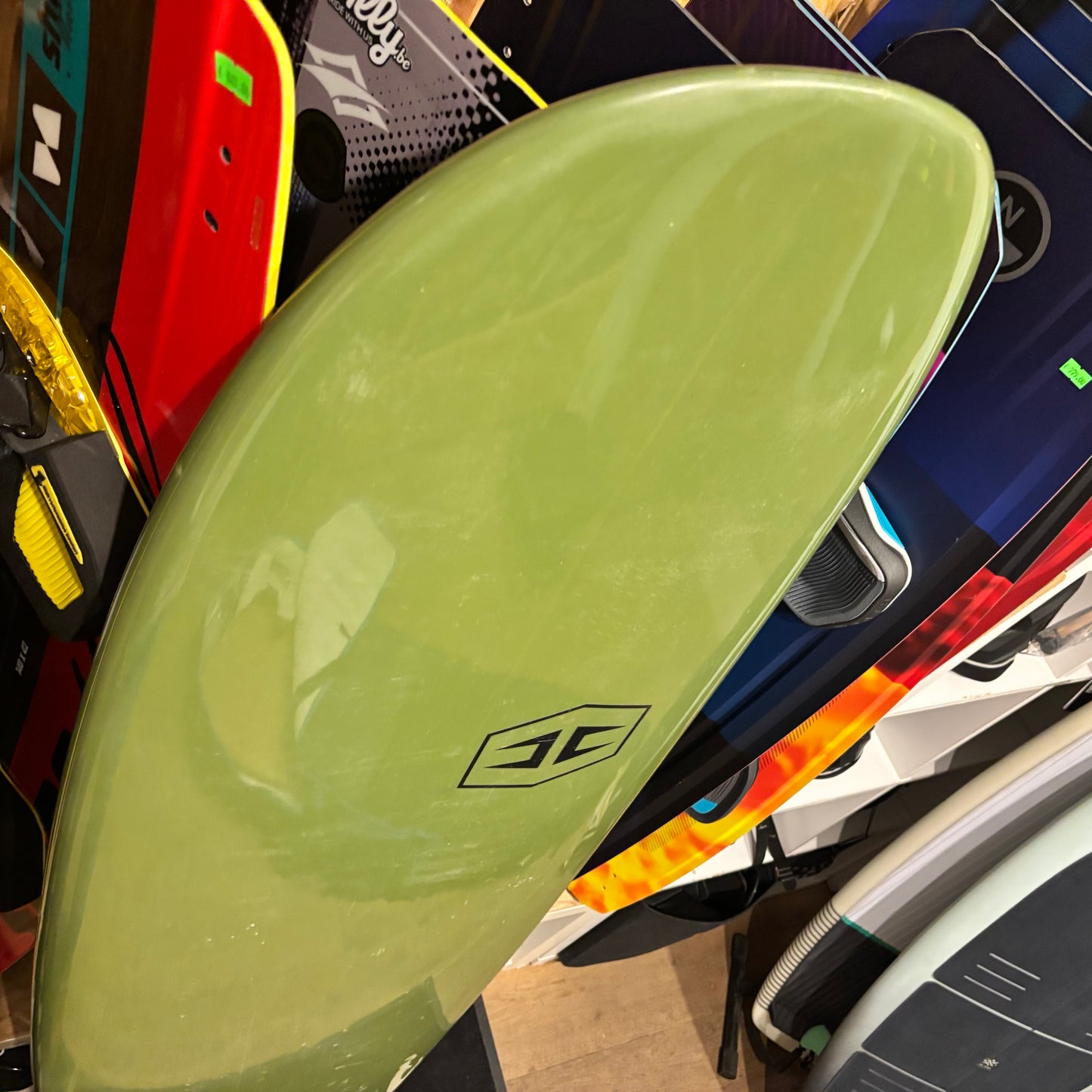 Hurricane green fun board 7'2 complete with fins + wax + Creature travel bag USED - Fun Boards (GRADE B)