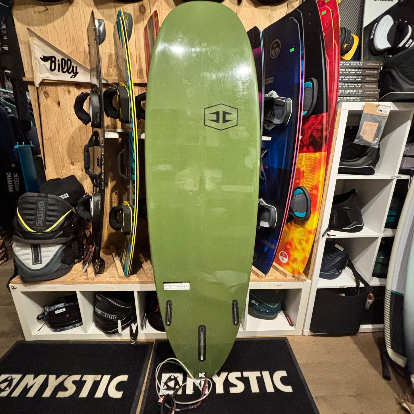 Hurricane green fun board 7'2 complete with fins + wax + Creature travel bag USED - Fun Boards (GRADE B)
