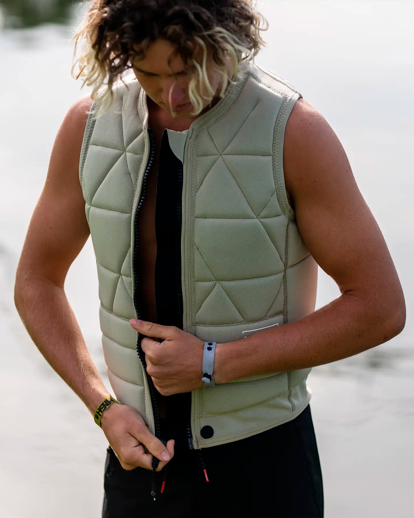 Follow Love nor Money | 26 - Impact Wake Vests