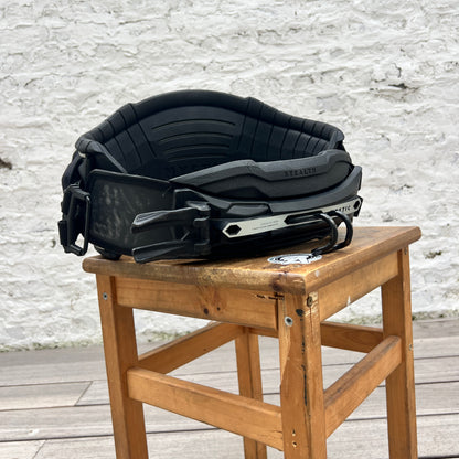 Mystic STEALTH Waist Harness w/spreader Bar USED | 24 - Kite Waist Hardshell (GRADE A)