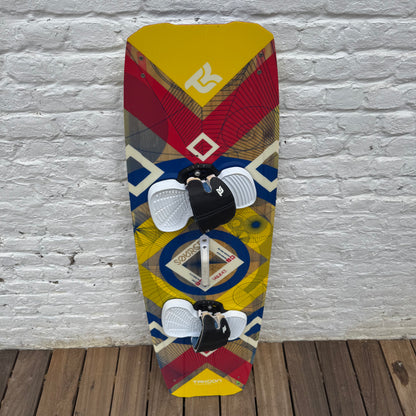 Takoon 146cm SOURCE Twintip COMPLETE USED - Twintips (GRADE A)