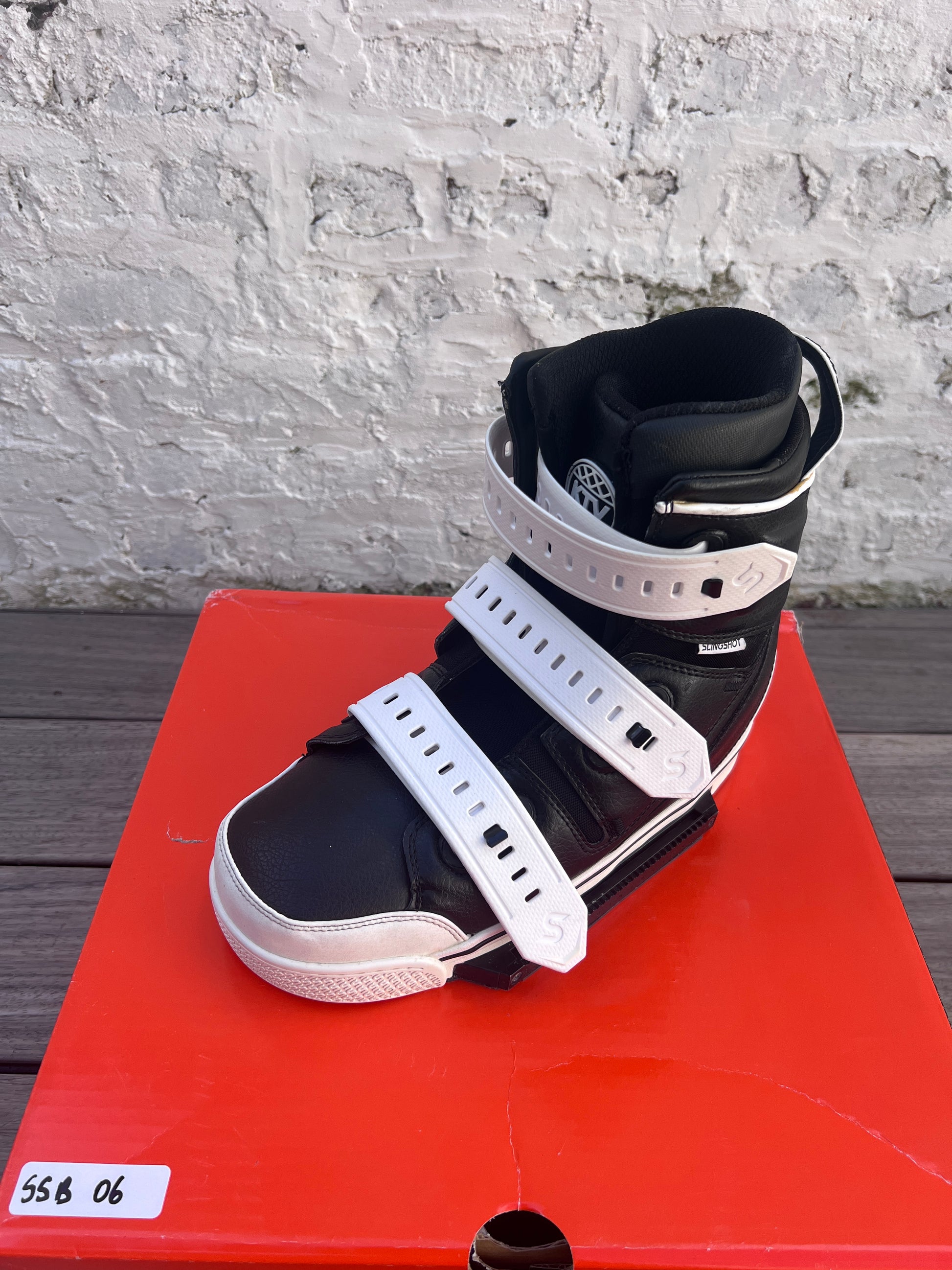 Slingshot KTV EverShred Wakeboots US10 - SSB06 USED | 25 - Closed Toe Boots (GRADE A)