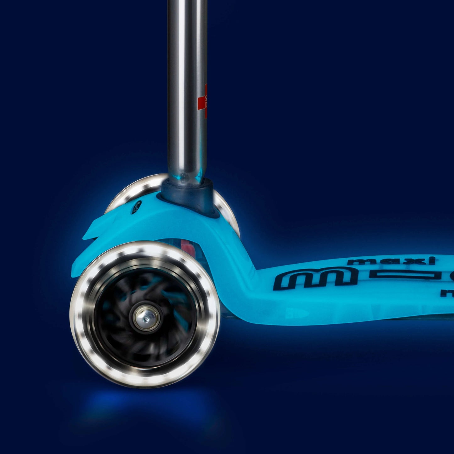 Micro MAXI Deluxe LED Glow - 3 Wheel Steps