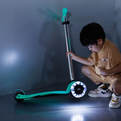 Micro MAXI Deluxe LED Glow - 3 Wheel Steps