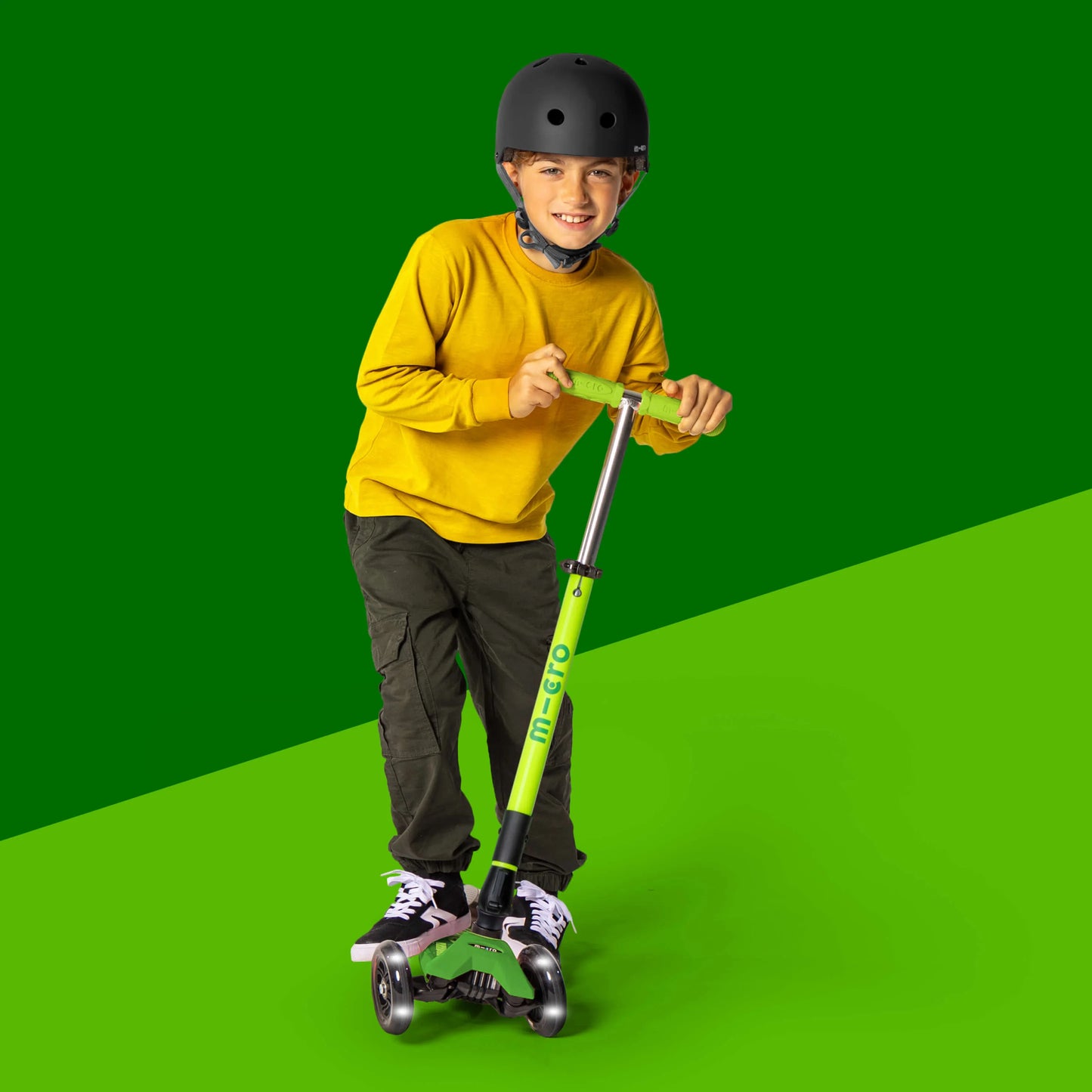 Micro MAXI Deluxe Foldable LED Neon - 3 Wheel Steps