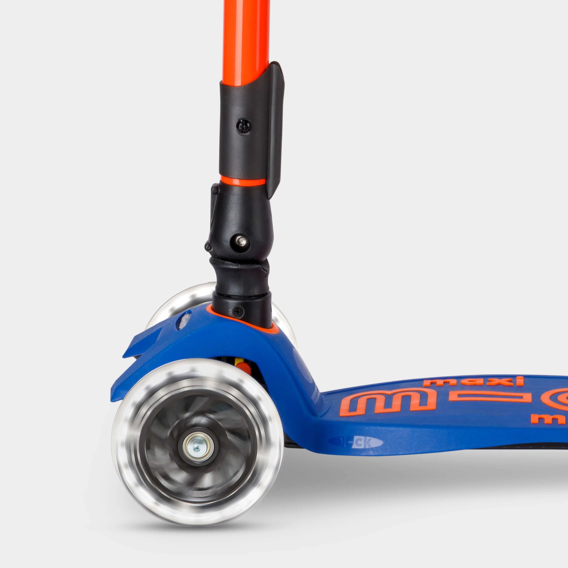 Micro MAXI Deluxe Foldable LED Neon - 3 Wheel Steps