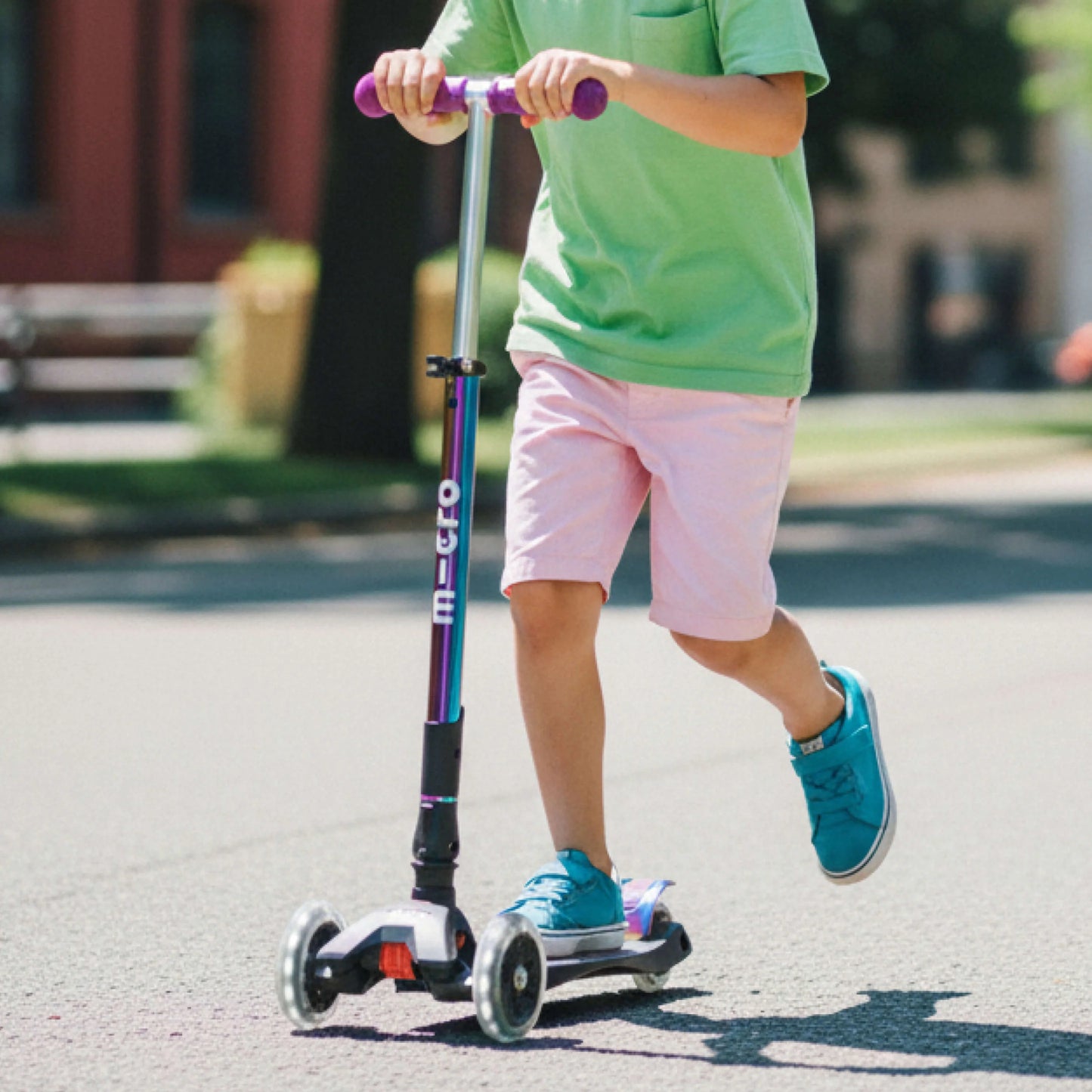 Micro MAXI Deluxe Foldable LED Neochrome - 3 Wheel Steps
