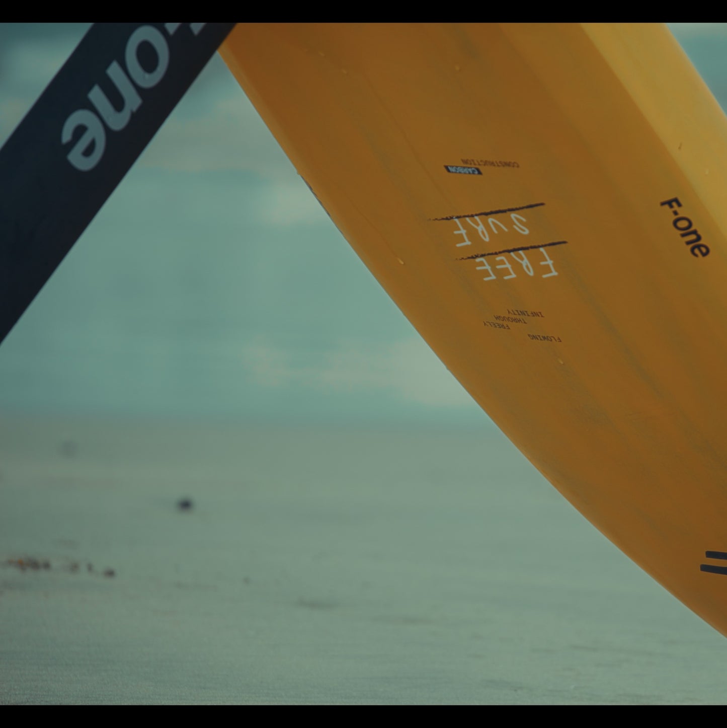 F-One ROCKET FREE SURF CARBON 26 - Midlength Foilboards