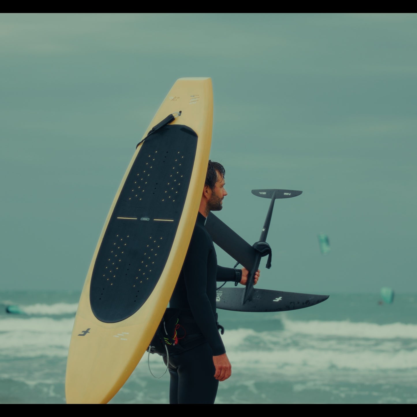 F-One ROCKET FREE SURF CARBON 26 - Midlength Foilboards