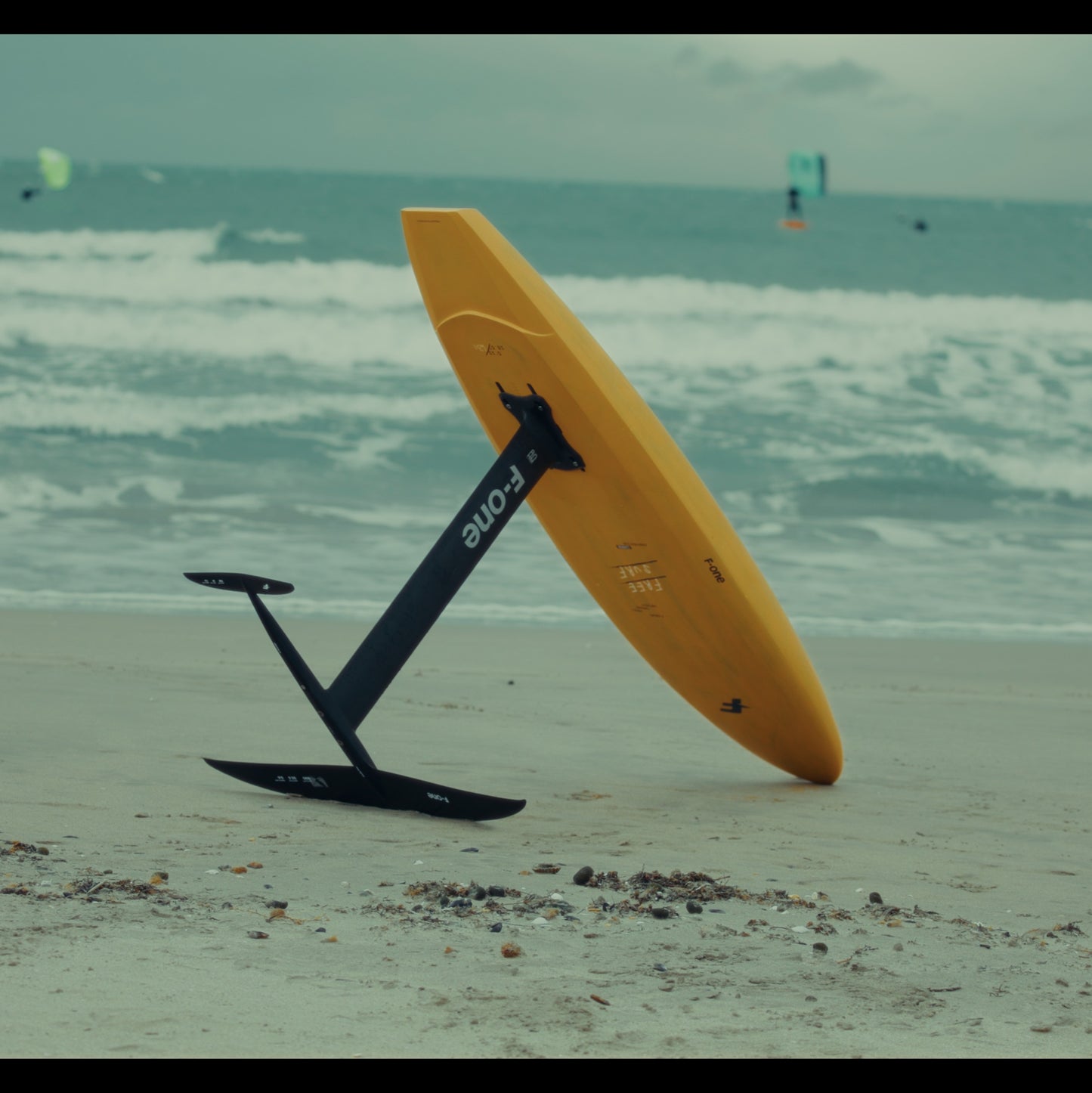 F-One ROCKET FREE SURF CARBON 26 - Midlength Foilboards