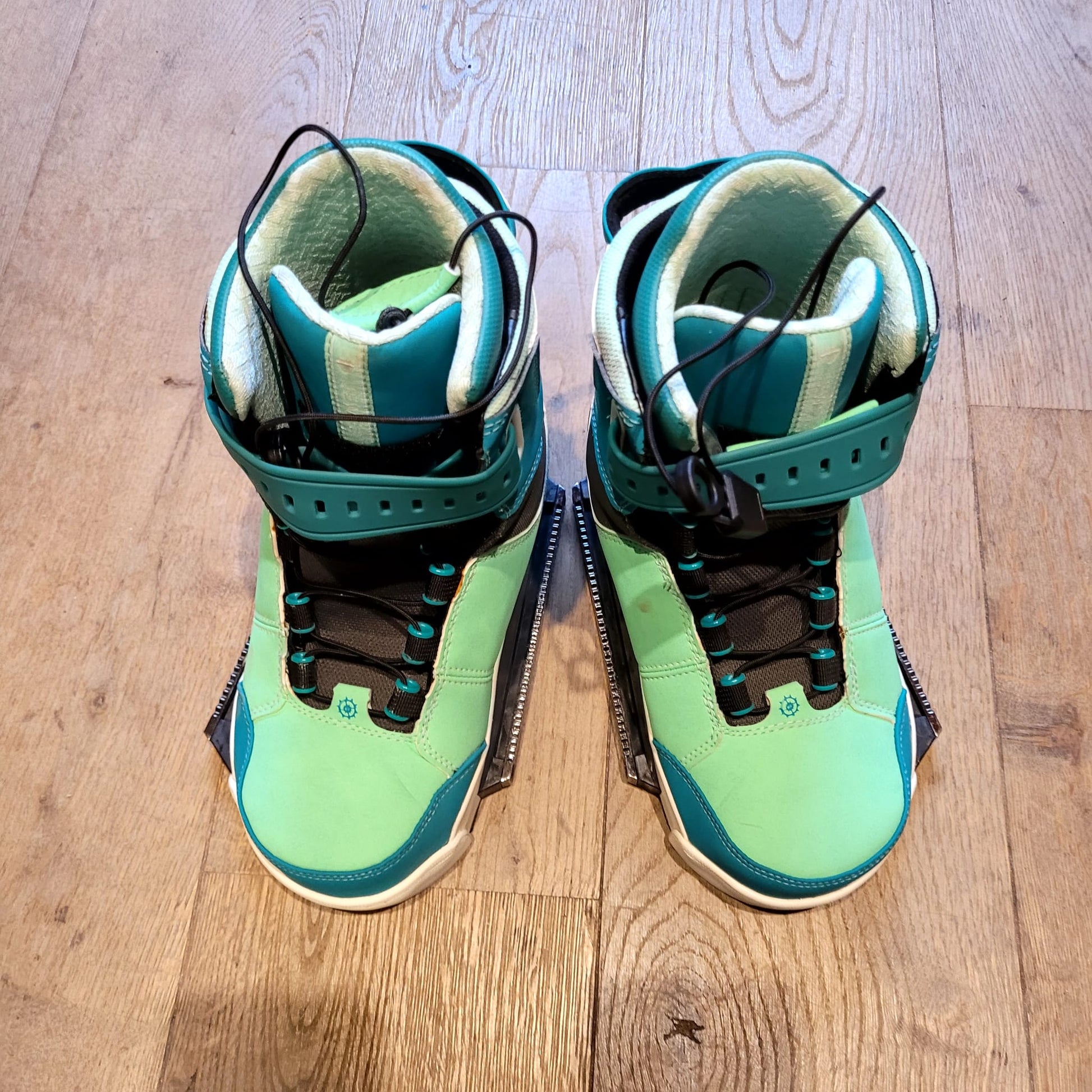 Slingshot Jewel Boot - 6US USED | 18 - Closed Toe Boots (GRADE B)