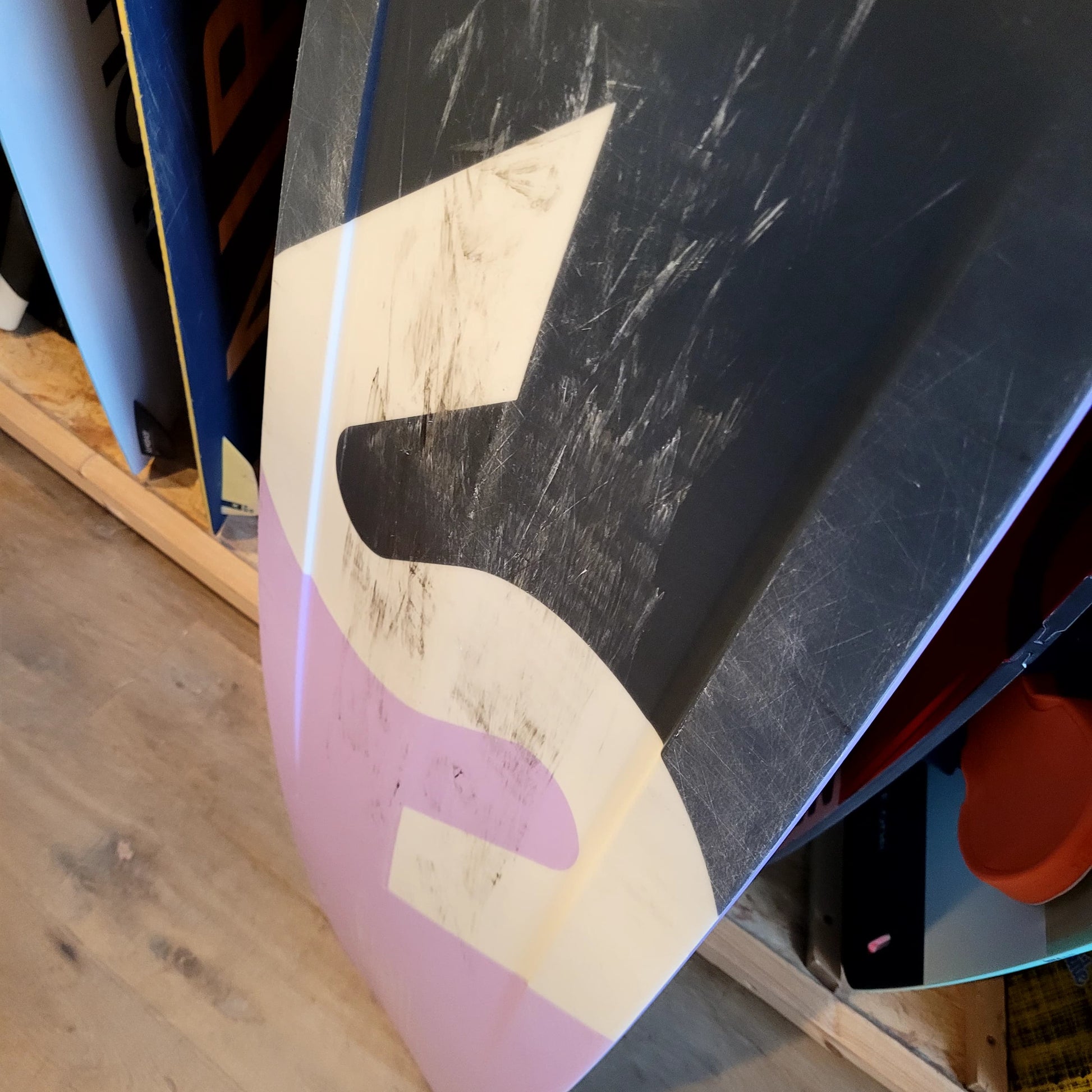 Slingshot CONTRAST Wakeboard 142cm - NUM7 USED | 24 - Wakeboards (GRADE B)