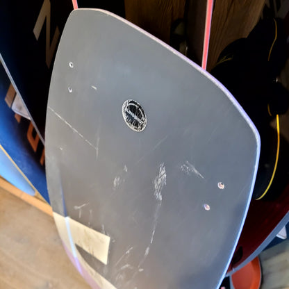 Slingshot CONTRAST Wakeboard 142cm - NUM7 USED | 24 - Wakeboards (GRADE B)