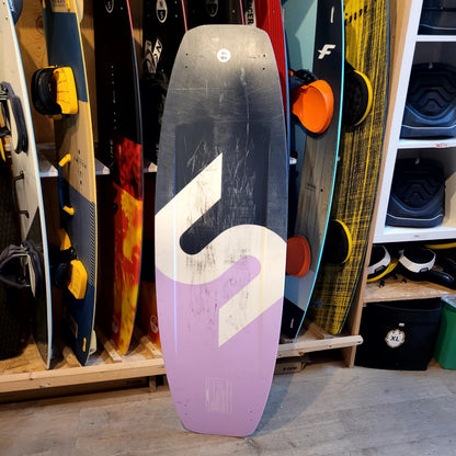 Slingshot CONTRAST Wakeboard 142cm - NUM7 USED | 24 - Wakeboards (GRADE B)