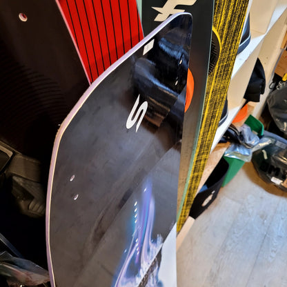 Slingshot CONTRAST Wakeboard 142cm - NUM7 USED | 24 - Wakeboards (GRADE B)
