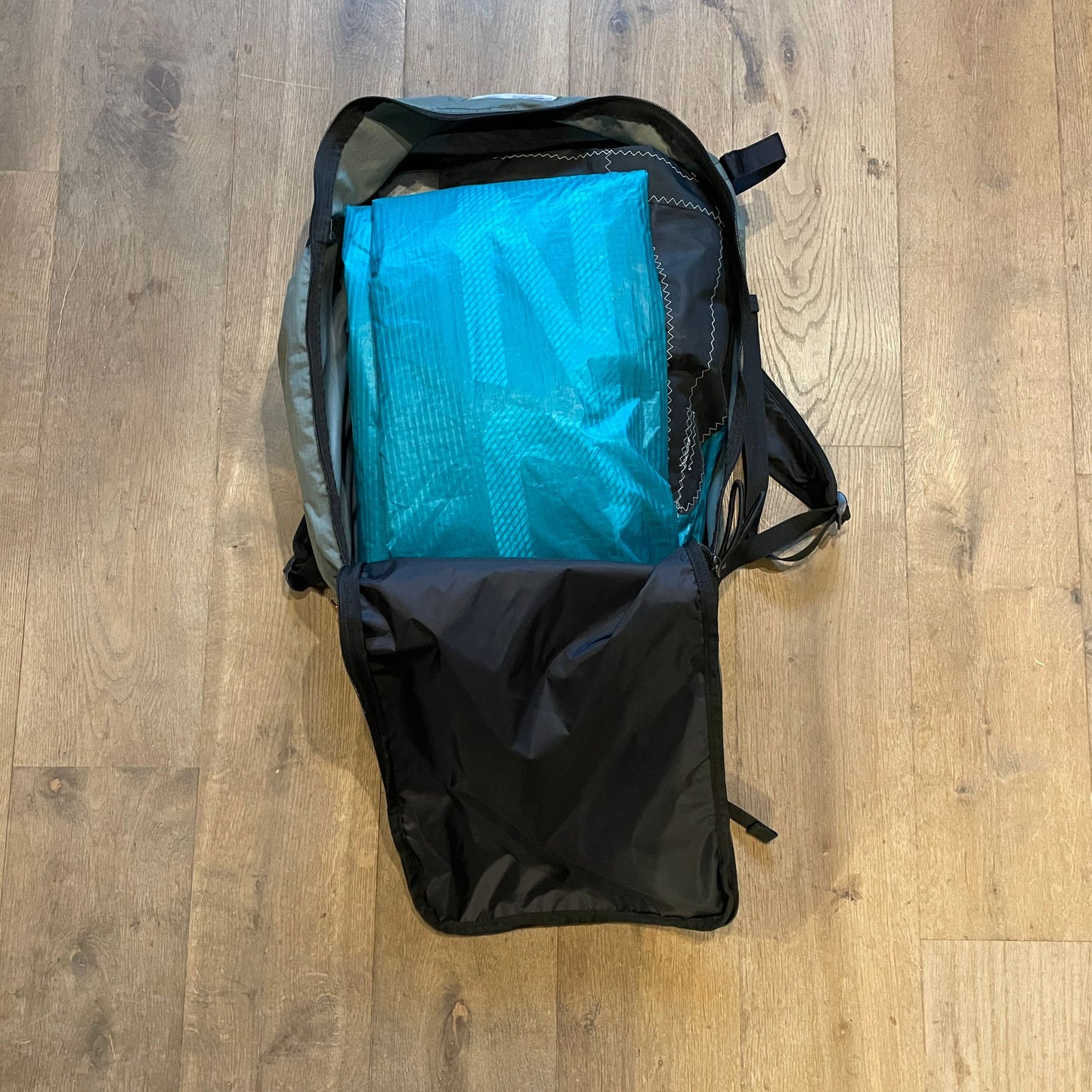 Ozone 8m REO V6 Kite Only w/bag USED - Kites (GRADE A)