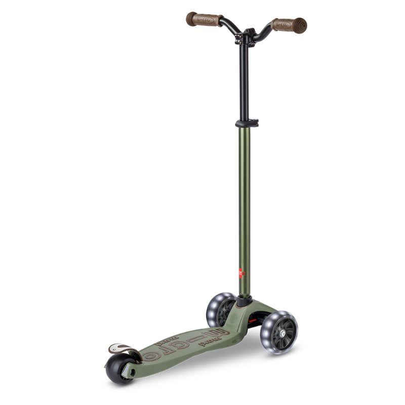 Micro MAXI Deluxe Pro LED - 3 Wheel Steps