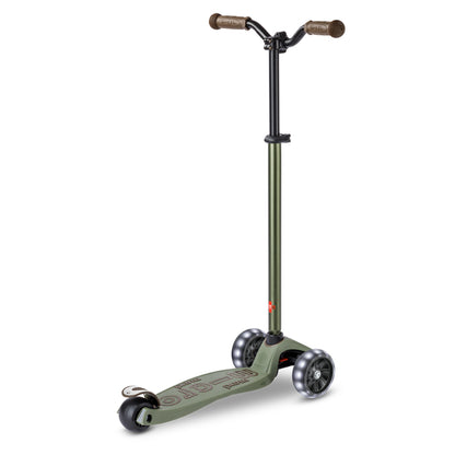 Micro MAXI Deluxe Pro LED - 3 Wheel Steps