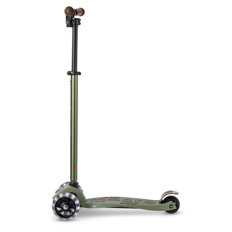 Micro MAXI Deluxe Pro LED - 3 Wheel Steps