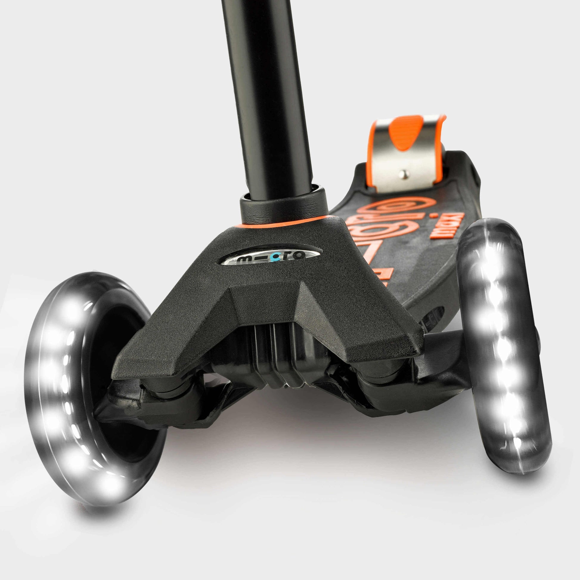 Micro MAXI Deluxe LED - 3 Wheel Steps