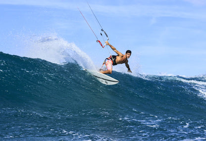 Slingshot Tyrant XR SURF KITE - Waveboards