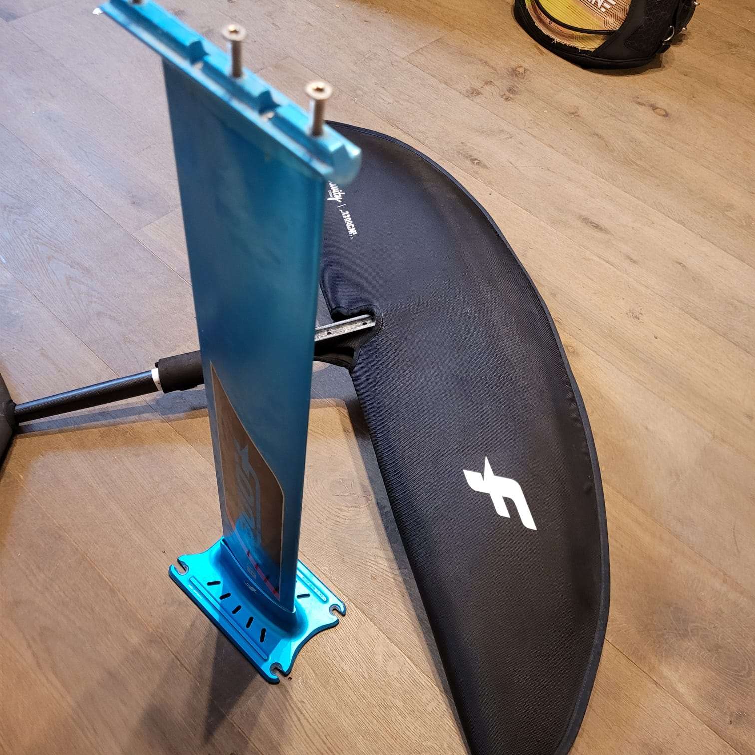 F-One 2200cm² Gravity Carbon w/65cm Alu Mast USED - Foil Sets (GRADE B)