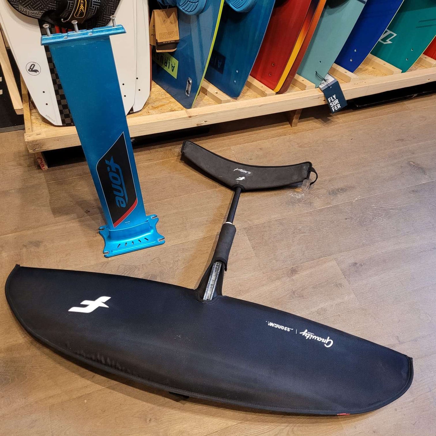 F-One 2200cm² Gravity Carbon w/65cm Alu Mast USED - Foil Sets (GRADE B)